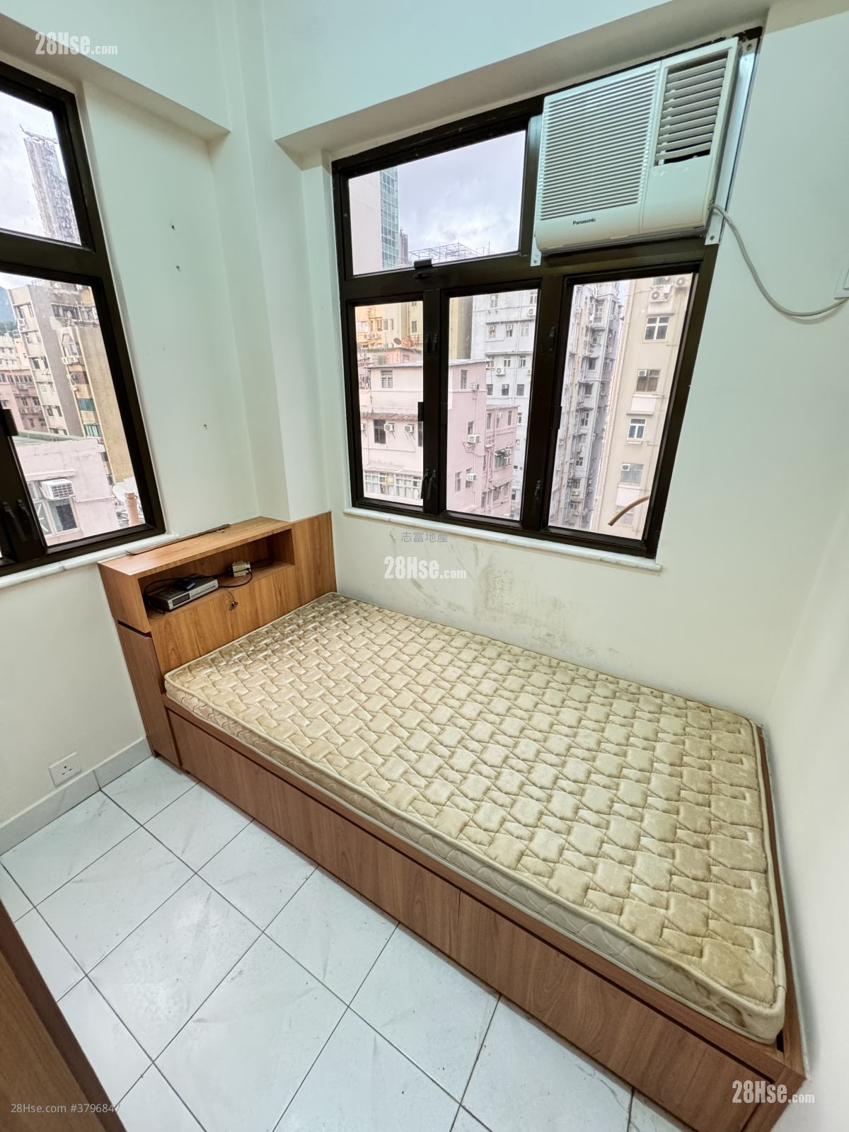 King Wong Building Sell 1 Bedroom , 1 Bathroom