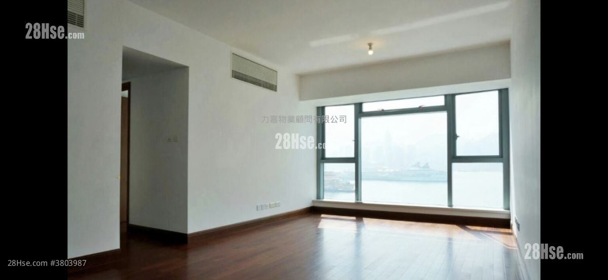 The Harbourside Sell 1,015 ft²