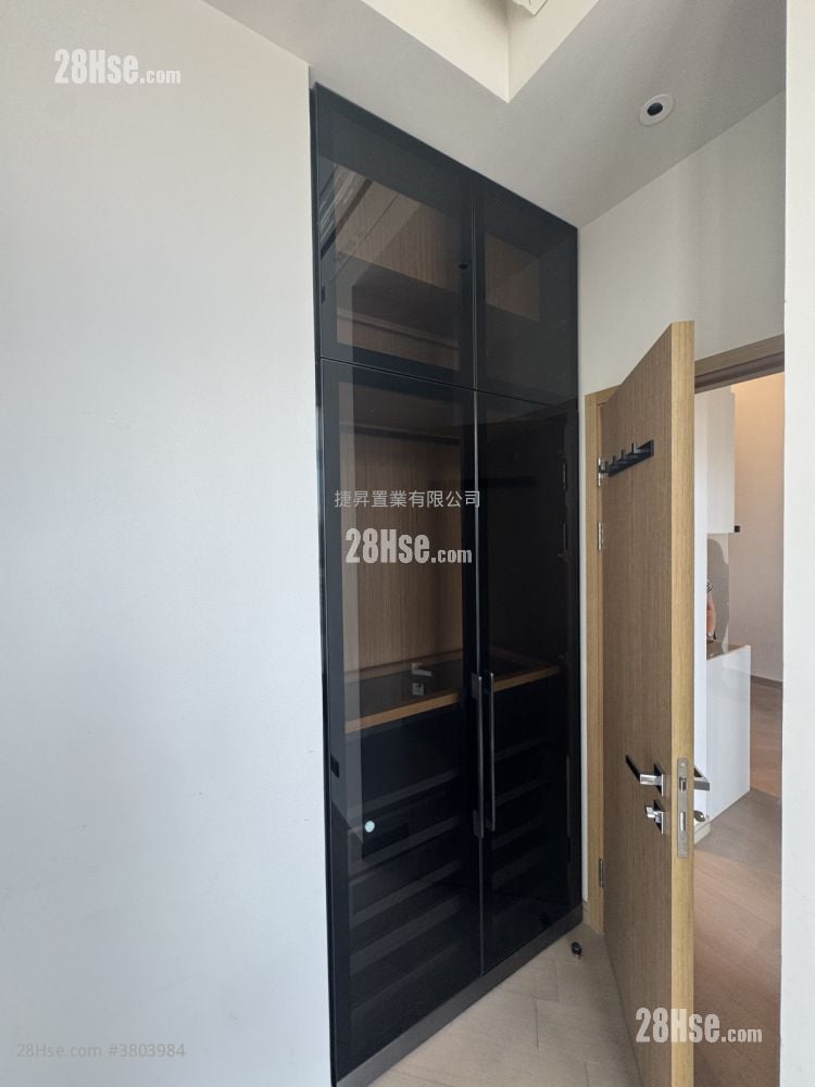 The Vantage Sell 2 Bedrooms , 1 Bathroom 381 ft²