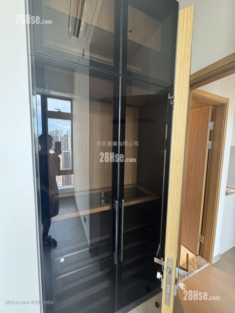 The Vantage Sell 2 Bedrooms , 1 Bathroom 381 ft²