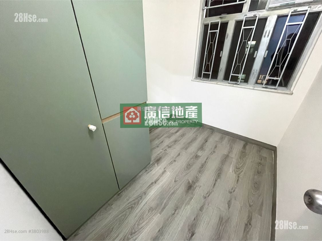 Fuk Wo Mansion Sell 1 Bedroom , 1 Bathroom 240 ft²
