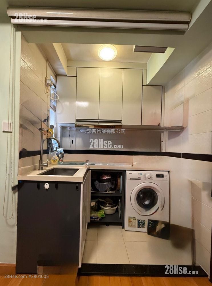 Full Wing Building Sell 1 Bedroom , 1 Bathroom 201 ft²