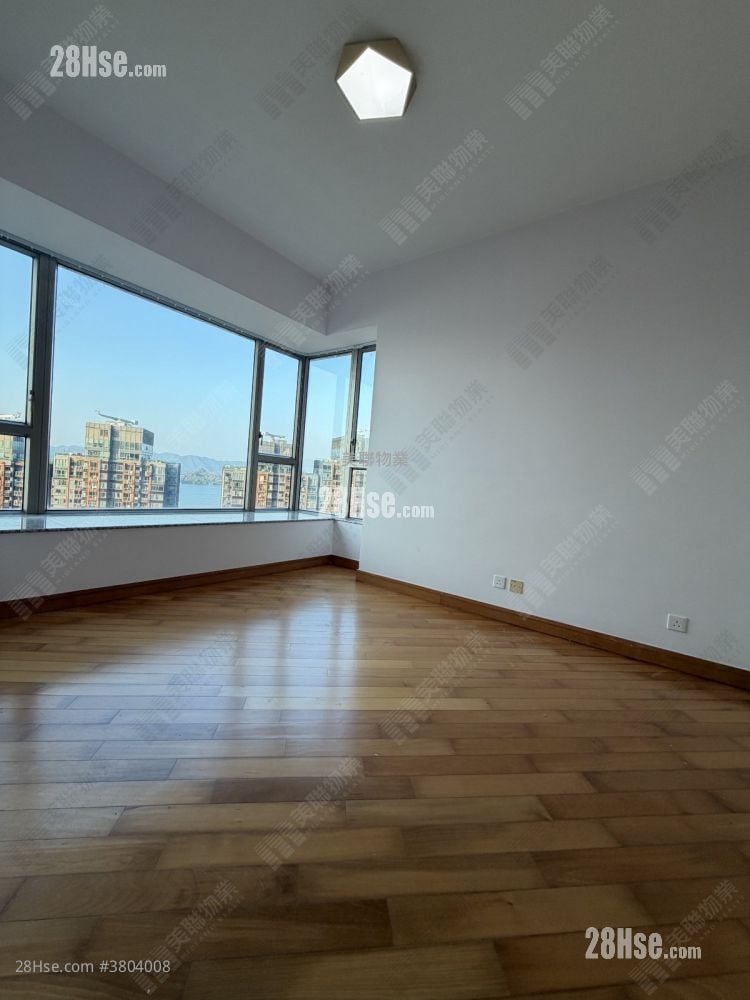 银湖天峰 租盘 4 房 , 3 浴室 1,051 平方尺