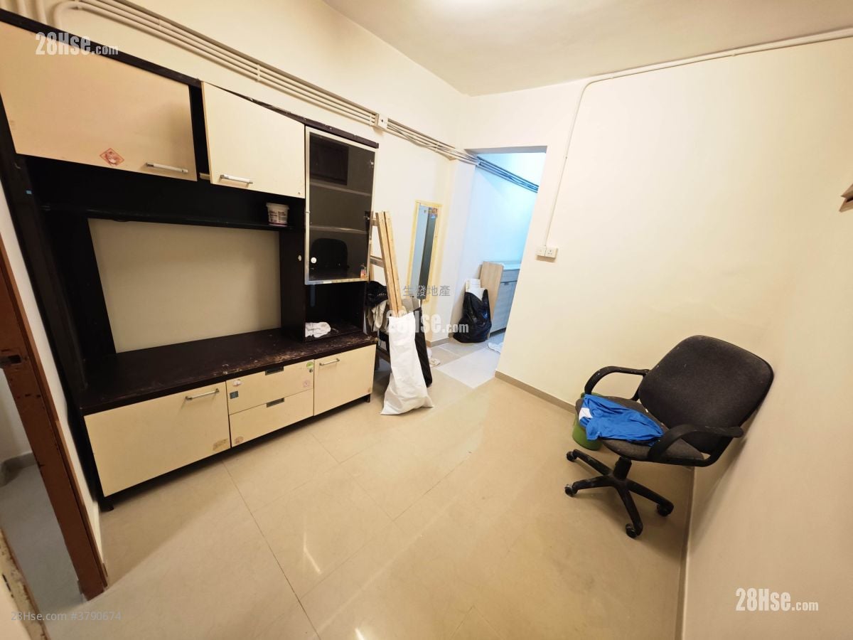 On Fook Building Rental 3 Bedrooms , 1 Bathroom 438 ft²