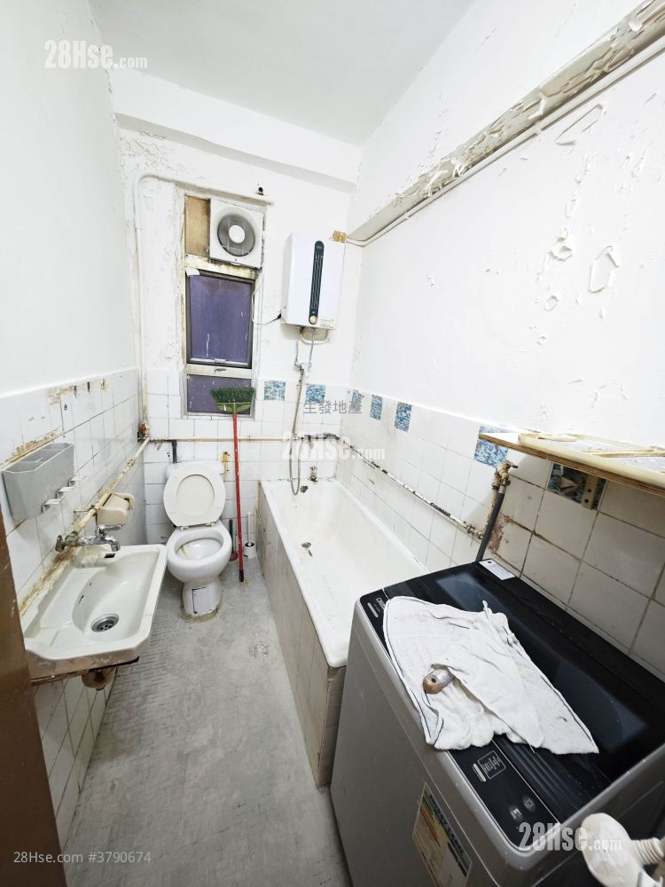 On Fook Building Rental 3 Bedrooms , 1 Bathroom 438 ft²