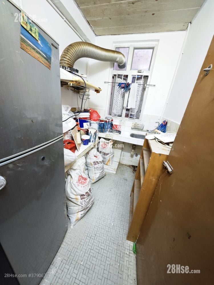 On Fook Building Rental 3 Bedrooms , 1 Bathroom 438 ft²