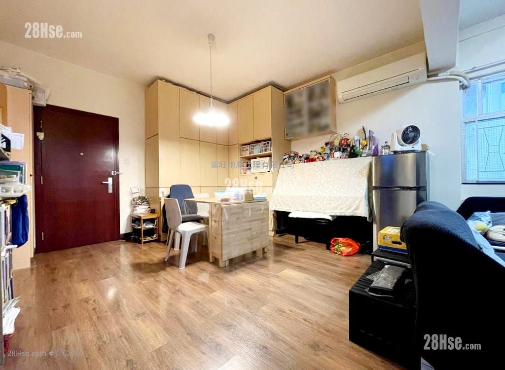 Yan On Building Sell 3 Bedrooms , 2 Bathrooms 771 ft²