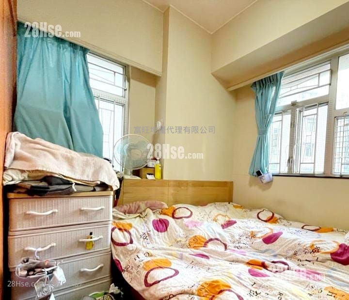 Yan On Building Sell 3 Bedrooms , 2 Bathrooms 771 ft²