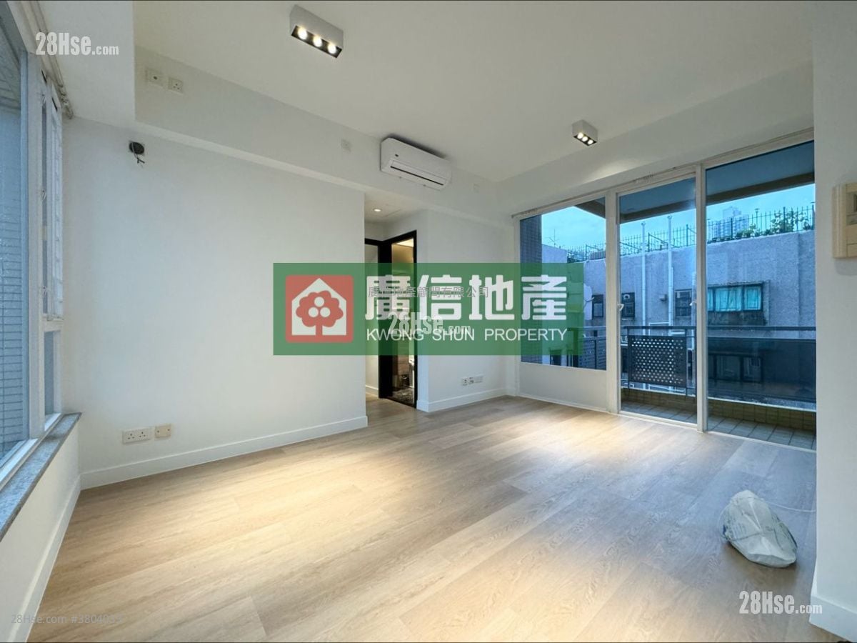 Metroregalia Rental 4 Bedrooms , 2 Bathrooms 767 ft²