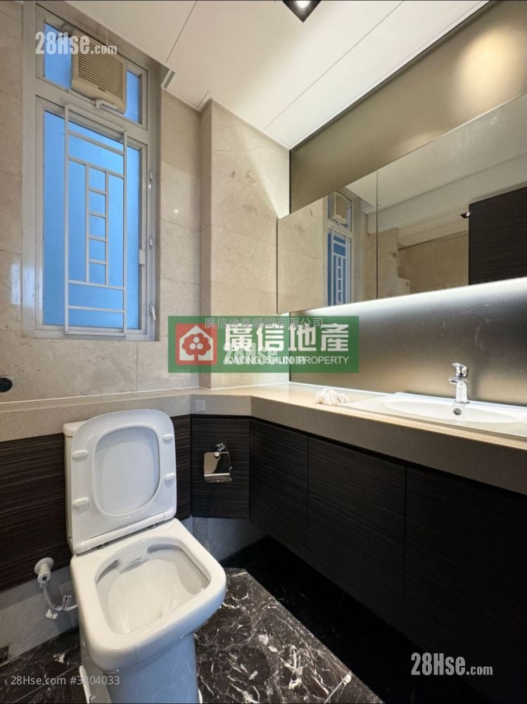 Metroregalia Rental 4 Bedrooms , 2 Bathrooms 767 ft²