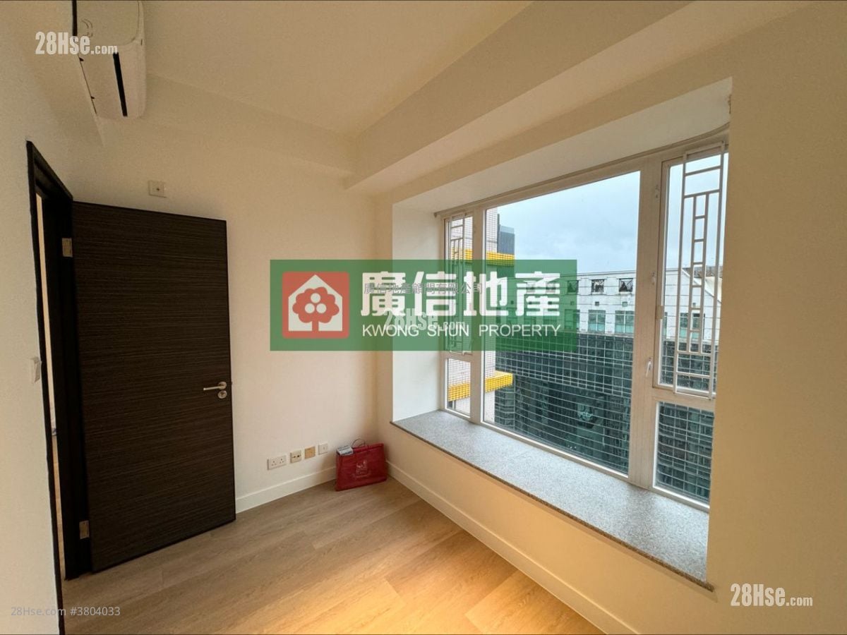 Metroregalia Rental 4 Bedrooms , 2 Bathrooms 767 ft²