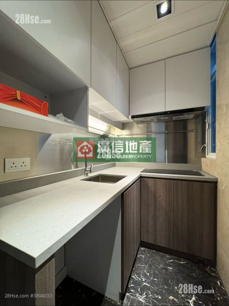 Metroregalia Rental 4 Bedrooms , 2 Bathrooms 767 ft²