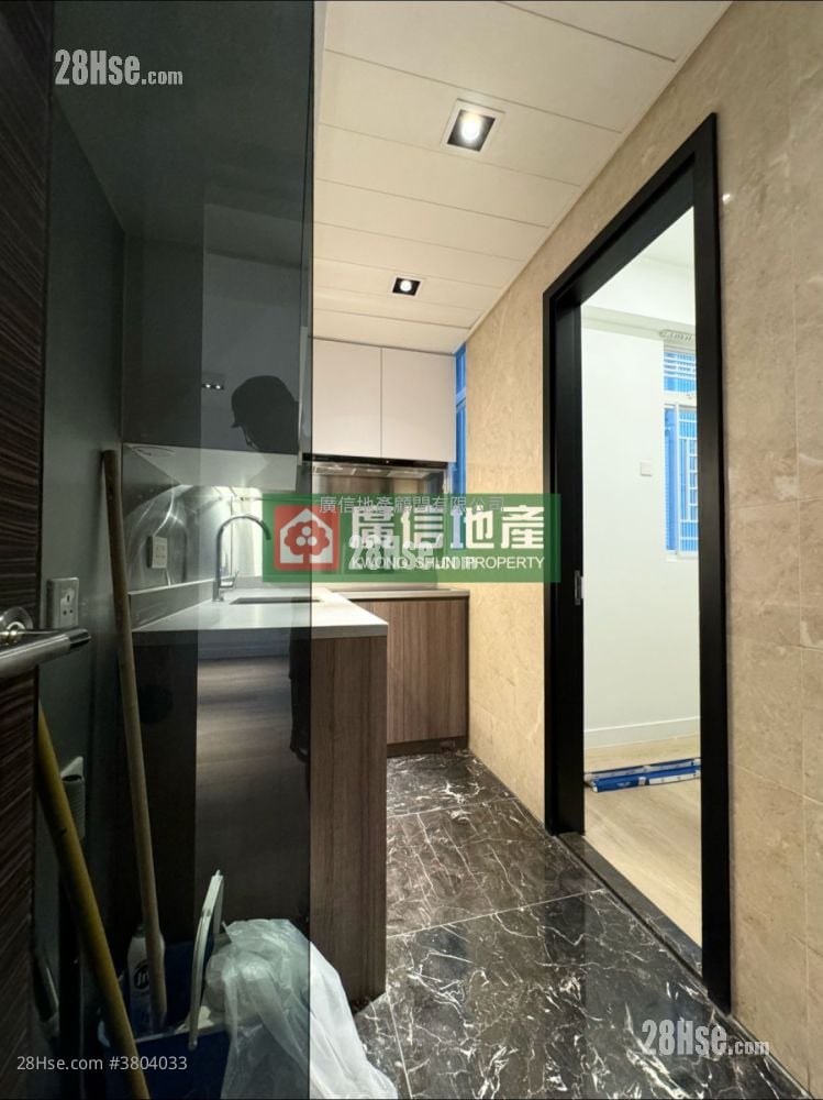 Metroregalia Rental 4 Bedrooms , 2 Bathrooms 767 ft²