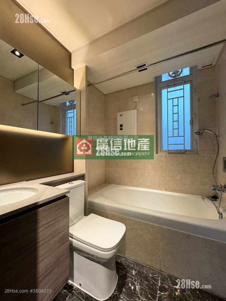 Metroregalia Rental 4 Bedrooms , 2 Bathrooms 767 ft²