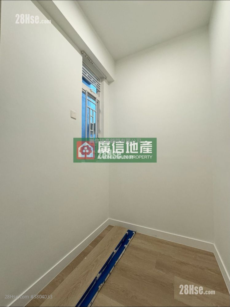 Metroregalia Rental 4 Bedrooms , 2 Bathrooms 767 ft²