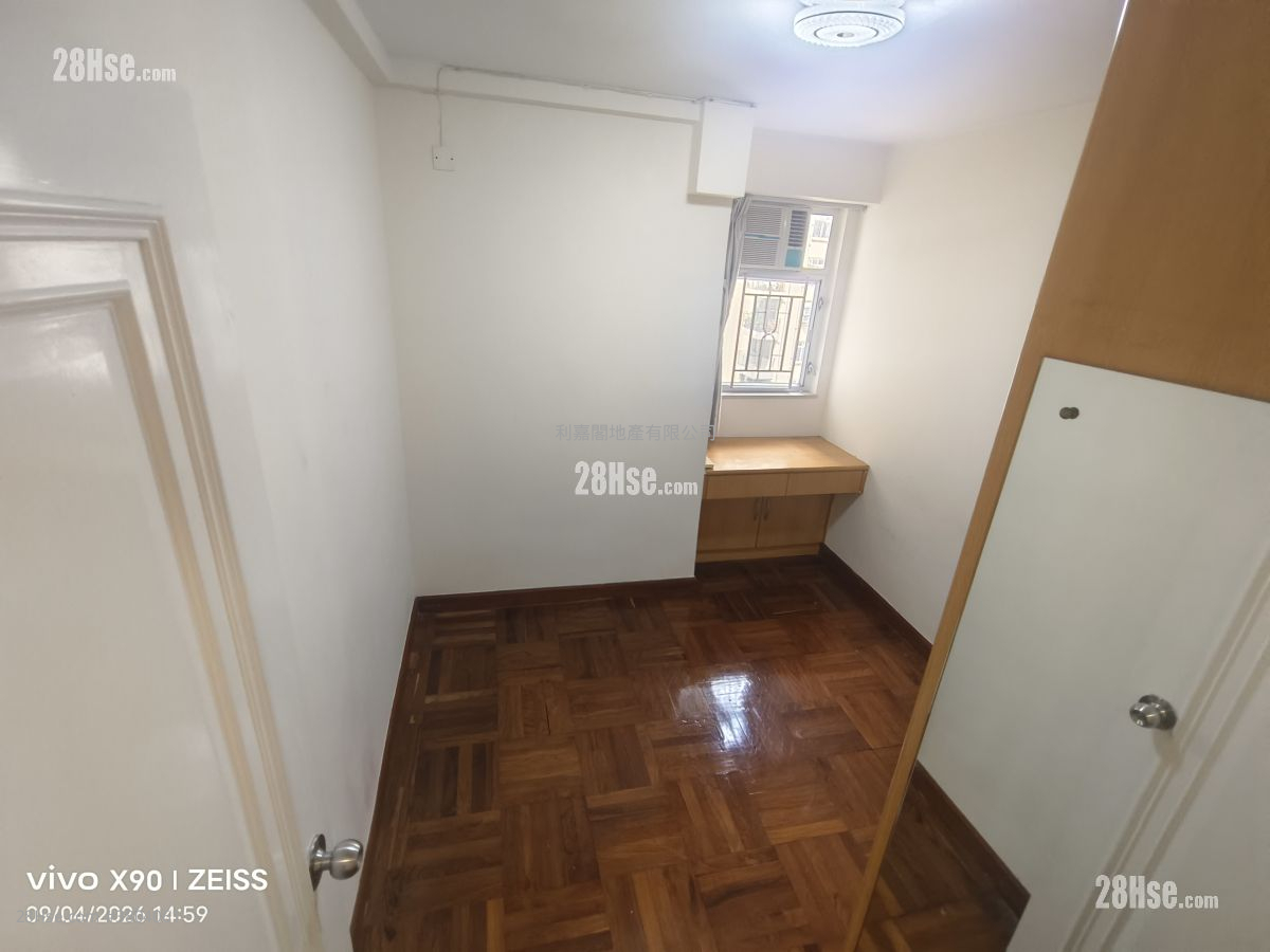 Mei Foo Sun Chuen Sell 3 Bedrooms , 1 Bathroom 533 ft²