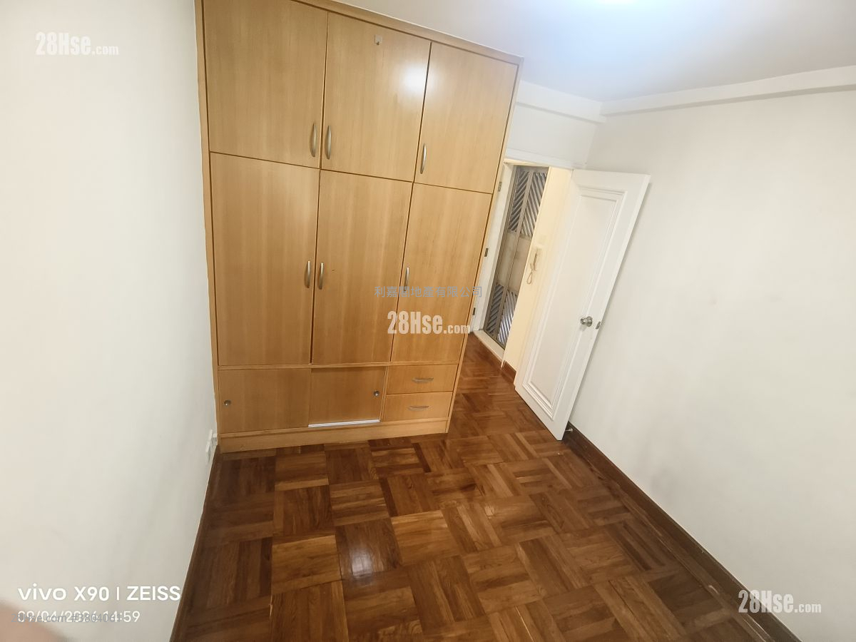 Mei Foo Sun Chuen Sell 3 Bedrooms , 1 Bathroom 533 ft²