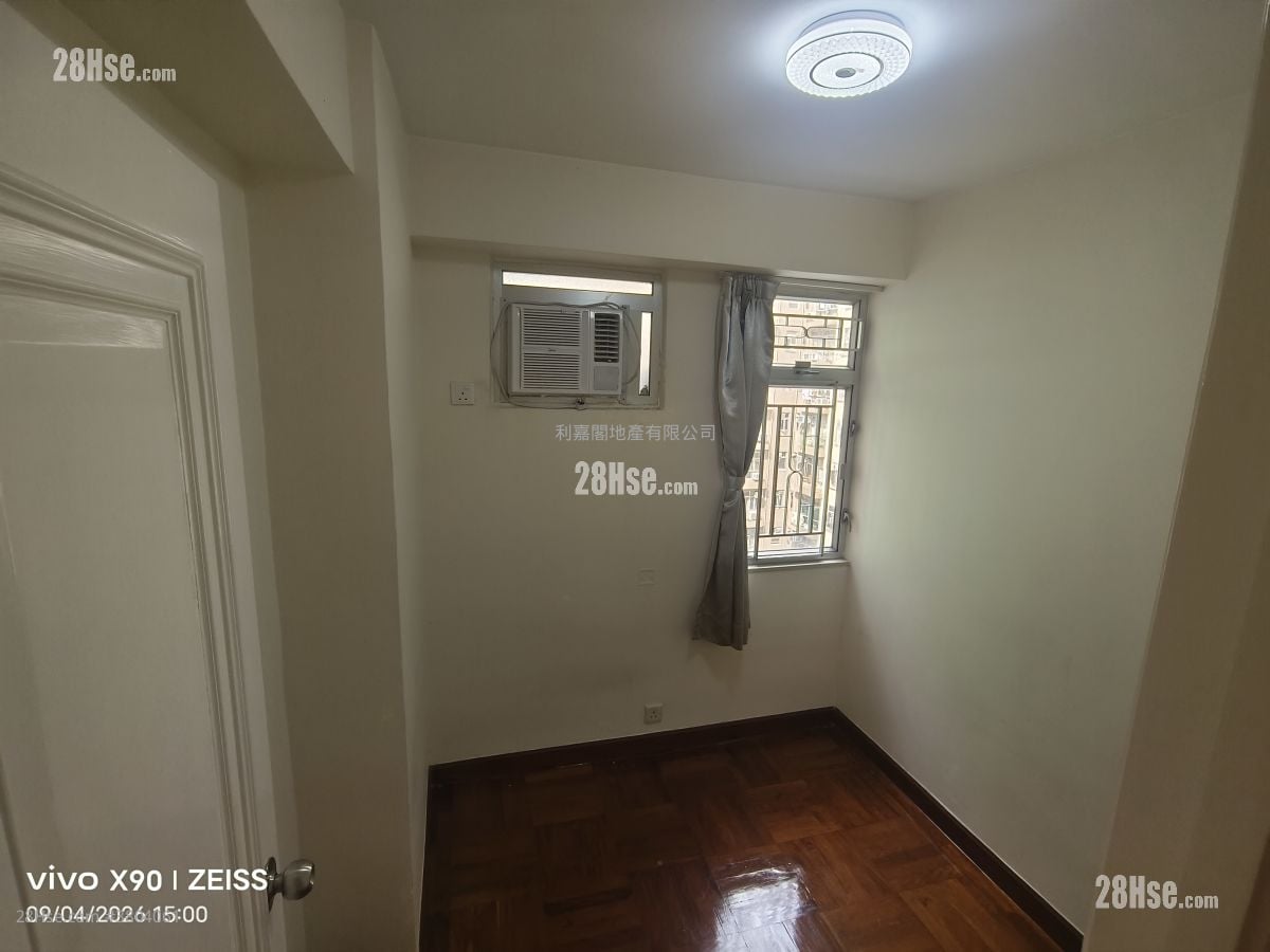 Mei Foo Sun Chuen Sell 3 Bedrooms , 1 Bathroom 533 ft²