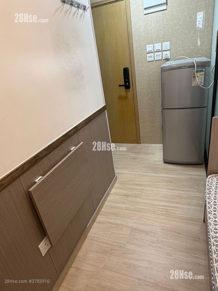 Hoi Deen Court Rental 180 ft²