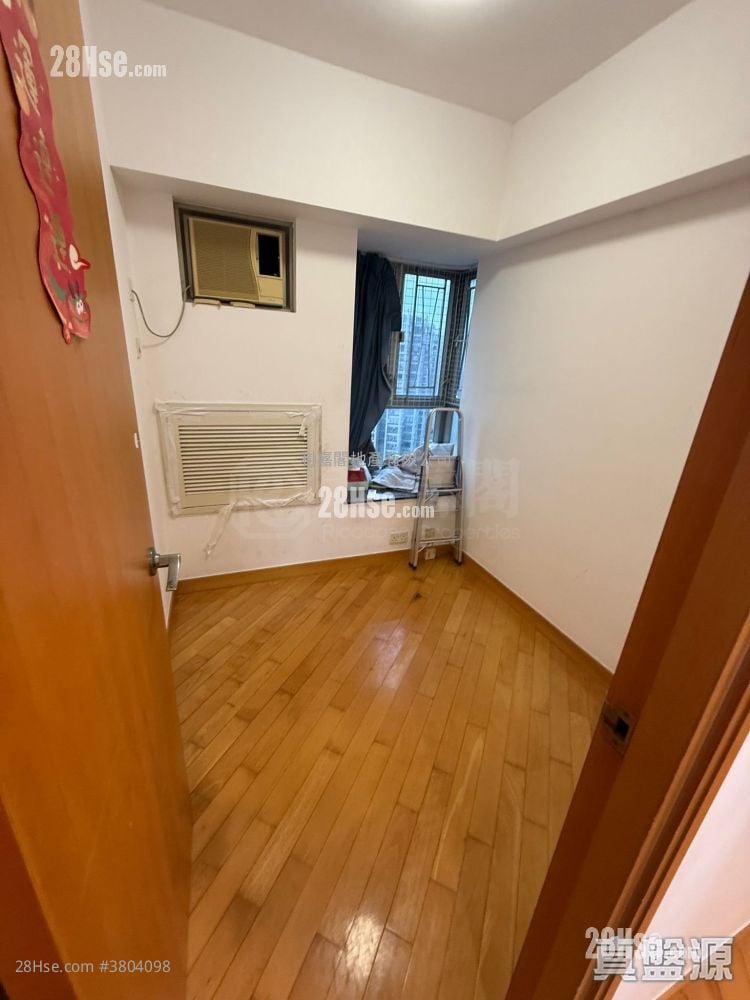 Yoho Town Sell 2 Bedrooms 422 ft²