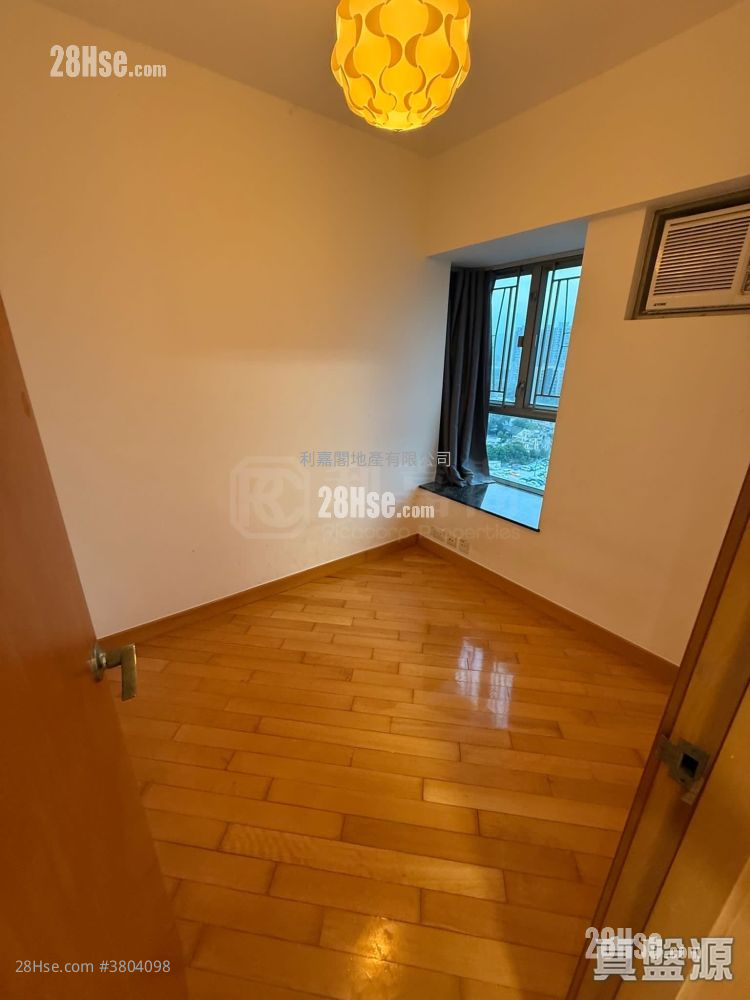 Yoho Town Sell 2 Bedrooms 422 ft²