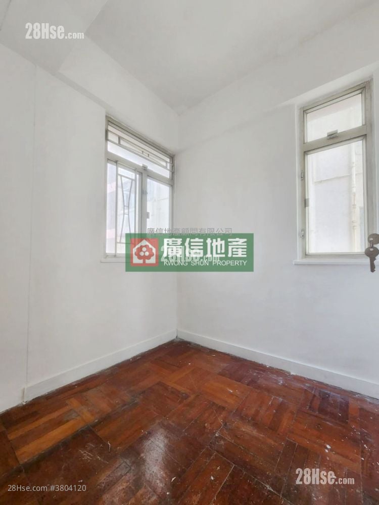 Shun King Building Sell 2 Bedrooms , 1 Bathroom 253 ft²