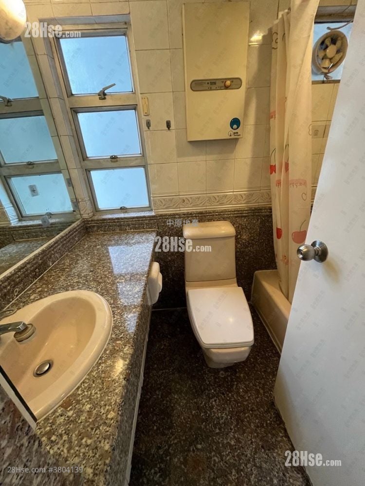 Kingswood Villas Sell 3 Bedrooms , 2 Bathrooms 635 ft²