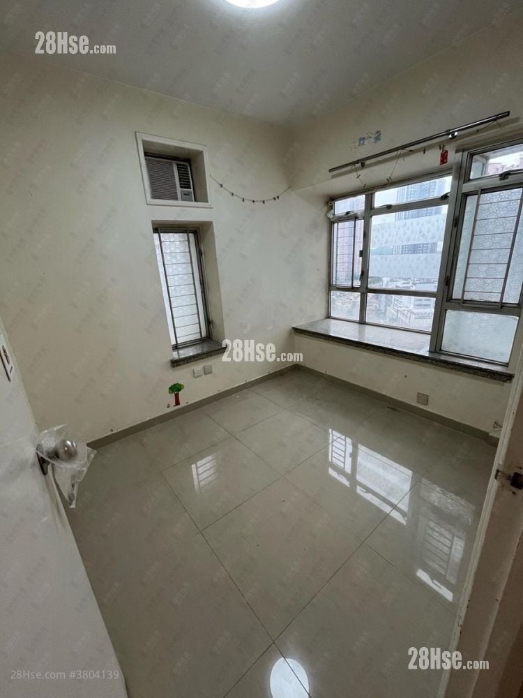 Kingswood Villas Sell 3 Bedrooms , 2 Bathrooms 635 ft²