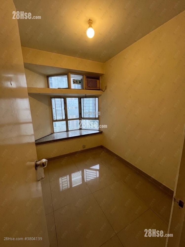 Kingswood Villas Sell 3 Bedrooms , 2 Bathrooms 635 ft²