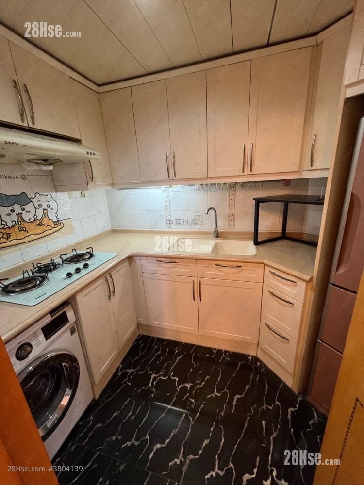 Kingswood Villas Sell 3 Bedrooms , 2 Bathrooms 635 ft²