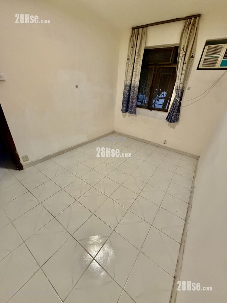 Apartment Rental 3 Bedrooms , 1 Bathroom 650 ft²
