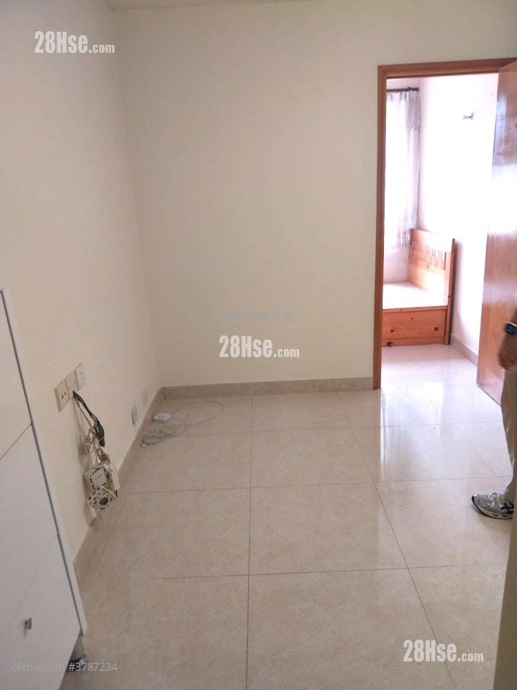 Siu Hong Court Rental 3 Bedrooms , 1 Bathroom 431 ft²