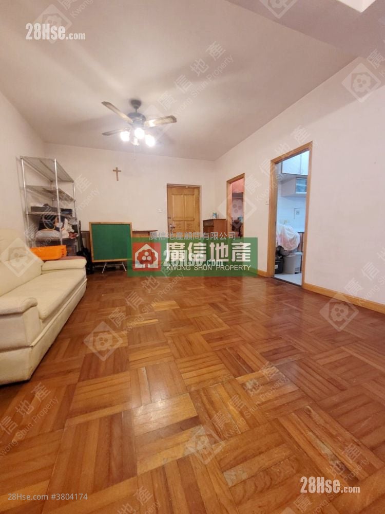 Yan On Building Sell 3 Bedrooms , 1 Bathroom