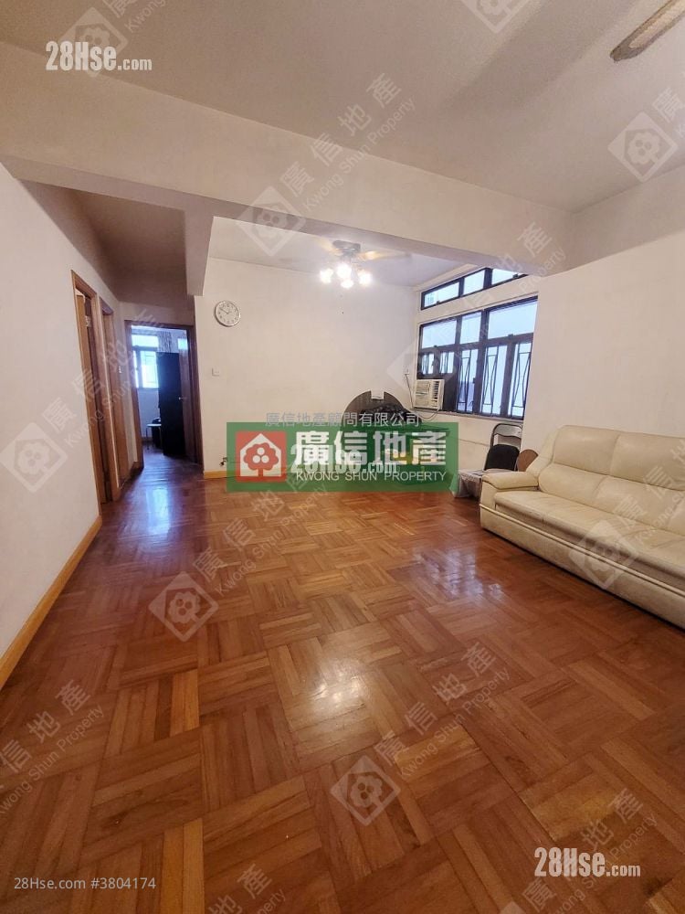 Yan On Building Sell 3 Bedrooms , 1 Bathroom