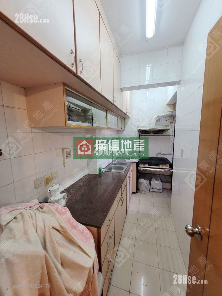 Yan On Building Sell 3 Bedrooms , 1 Bathroom