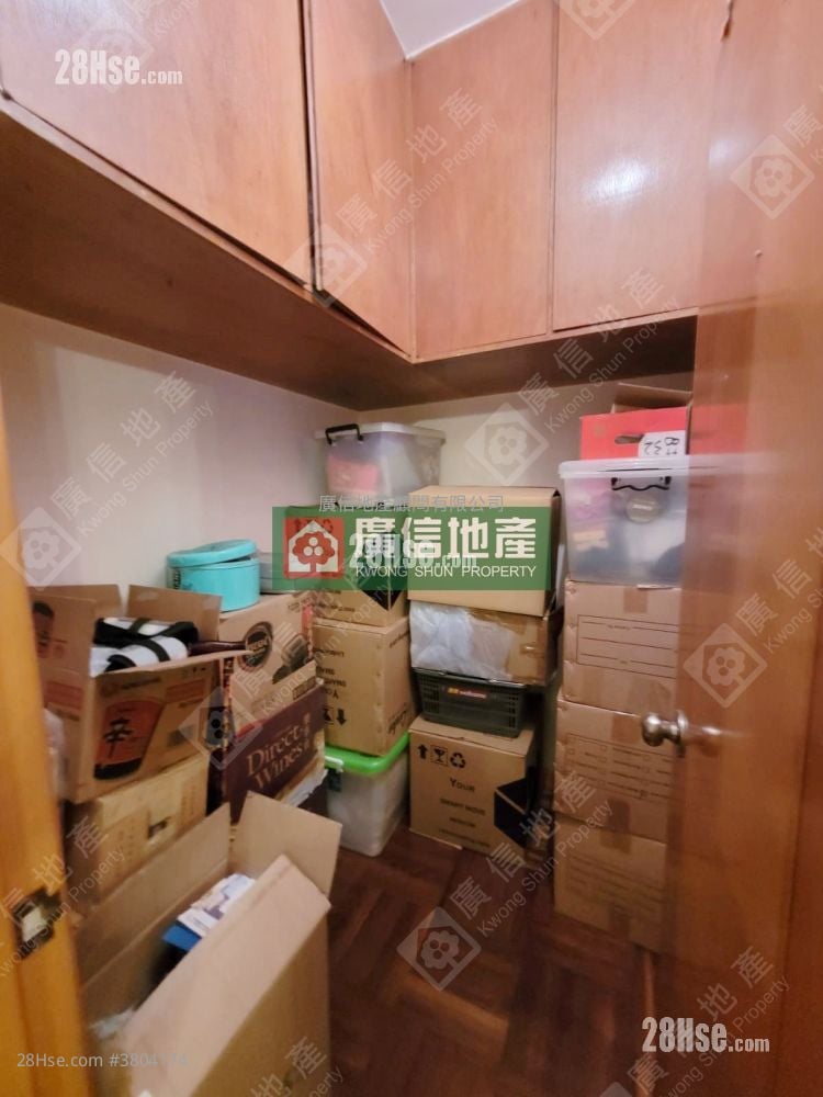 Yan On Building Sell 3 Bedrooms , 1 Bathroom