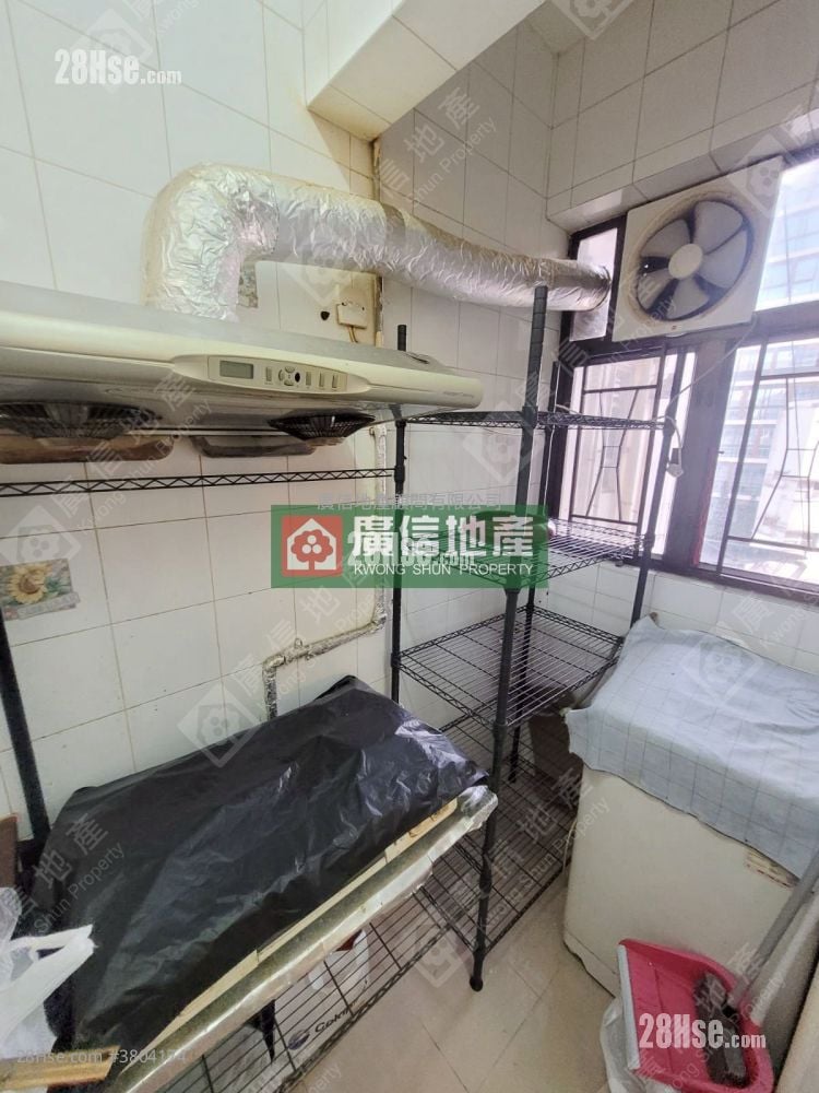 Yan On Building Sell 3 Bedrooms , 1 Bathroom