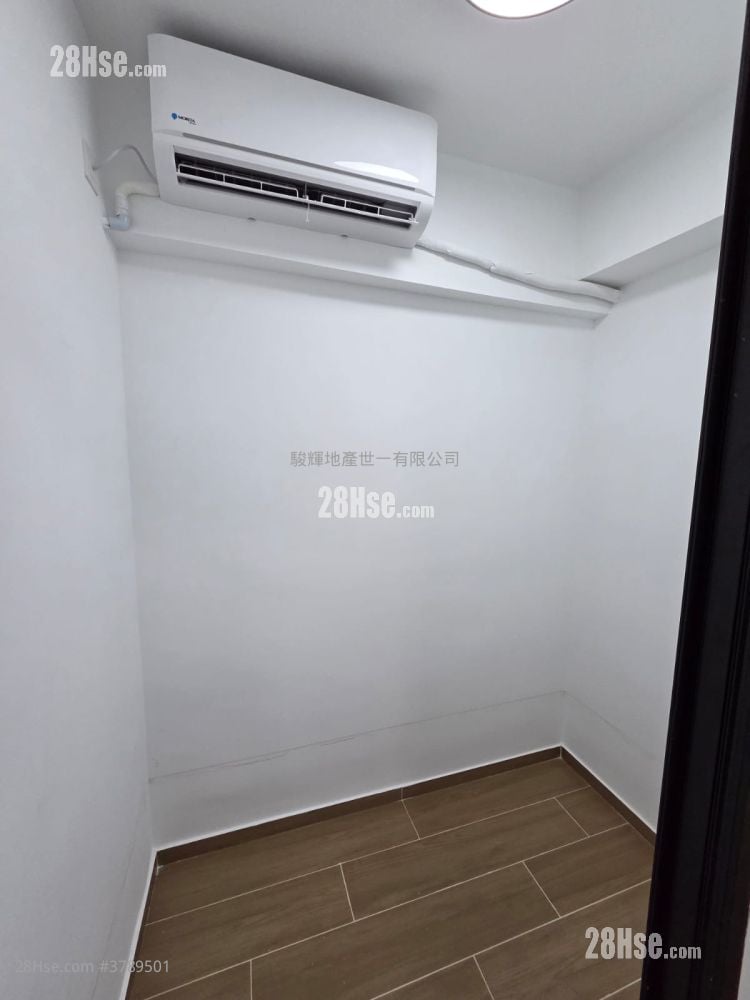 Golden Crown Court Rental 1 Bedroom , 1 Bathroom 200 ft²