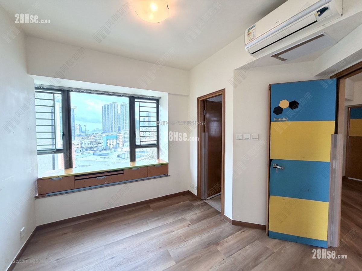 The Bloomsville Sell 3 Bedrooms , 2 Bathrooms 752 ft²