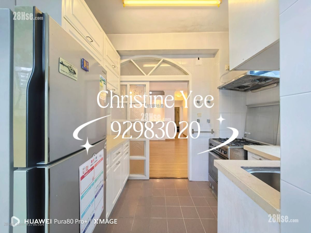 Holly Court Rental 3 Bedrooms , 2 Bathrooms 1,098 ft²