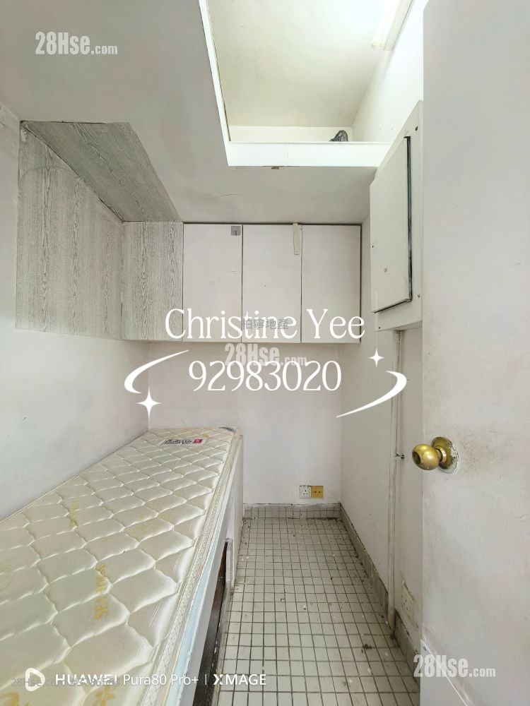 Holly Court Rental 3 Bedrooms , 2 Bathrooms 1,098 ft²