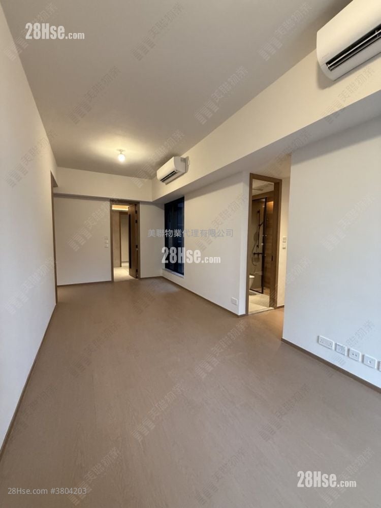 Onmantin Rental 3 Bedrooms , 2 Bathrooms 899 ft²