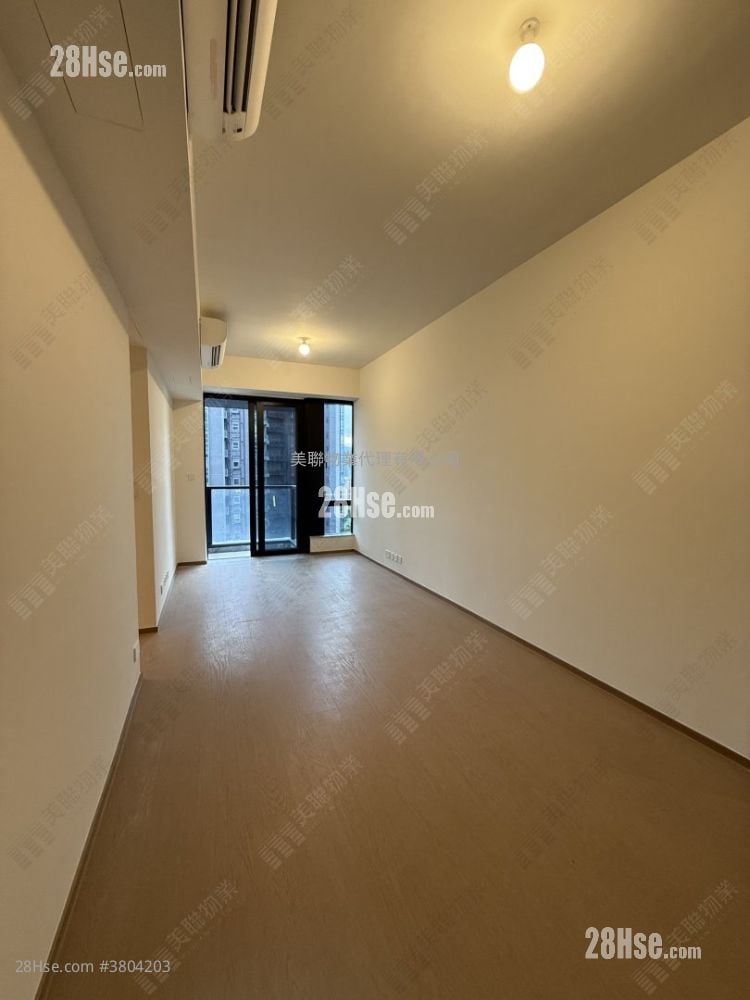 Onmantin Rental 3 Bedrooms , 2 Bathrooms 899 ft²