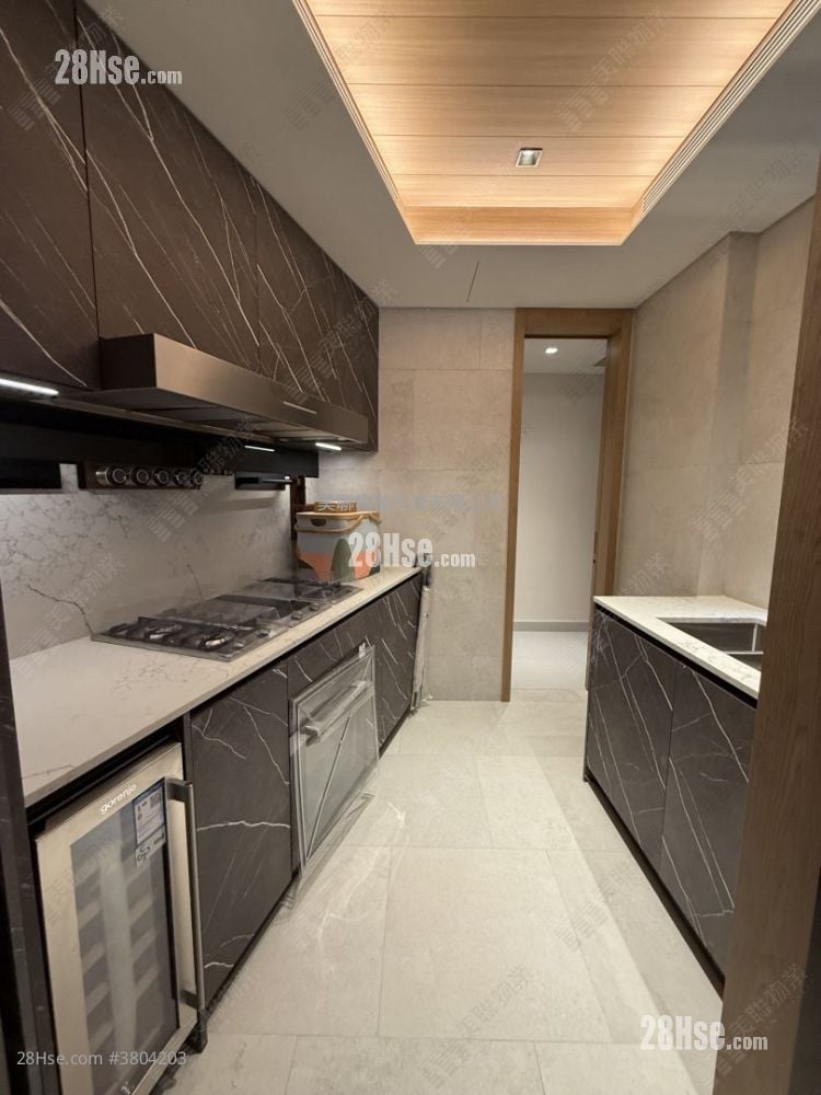 Onmantin Rental 3 Bedrooms , 2 Bathrooms 899 ft²