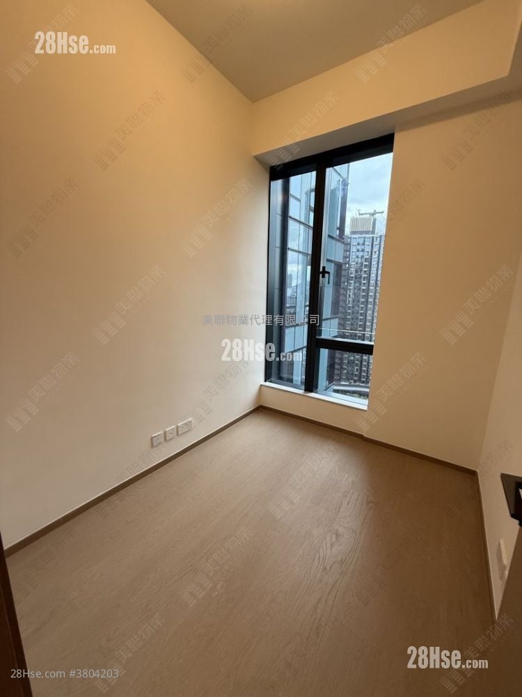 Onmantin Rental 3 Bedrooms , 2 Bathrooms 899 ft²