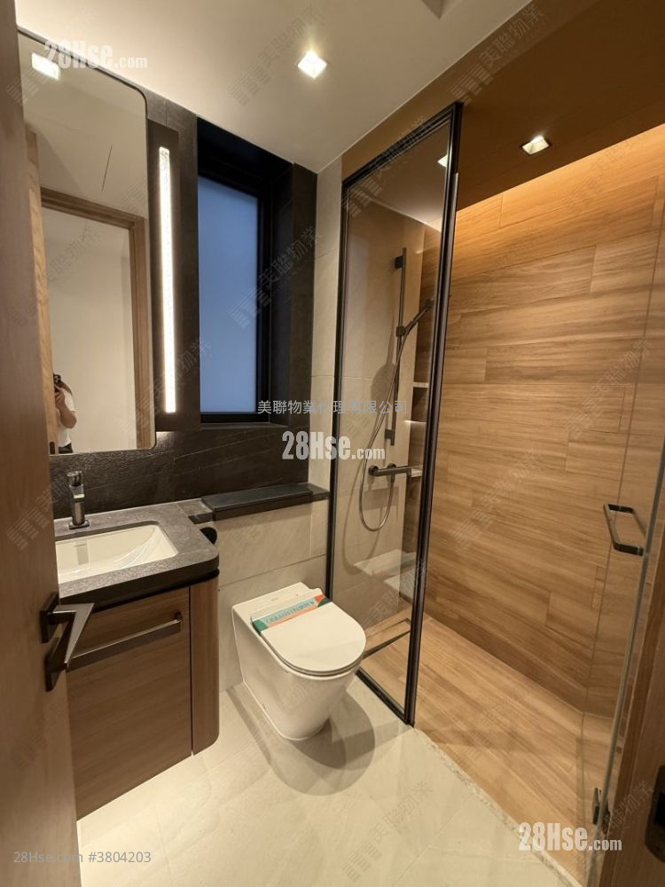 Onmantin Rental 3 Bedrooms , 2 Bathrooms 899 ft²