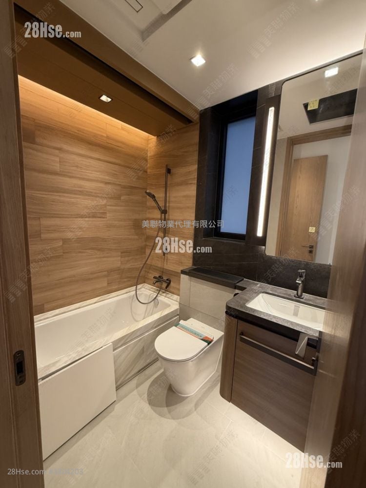 Onmantin Rental 3 Bedrooms , 2 Bathrooms 899 ft²