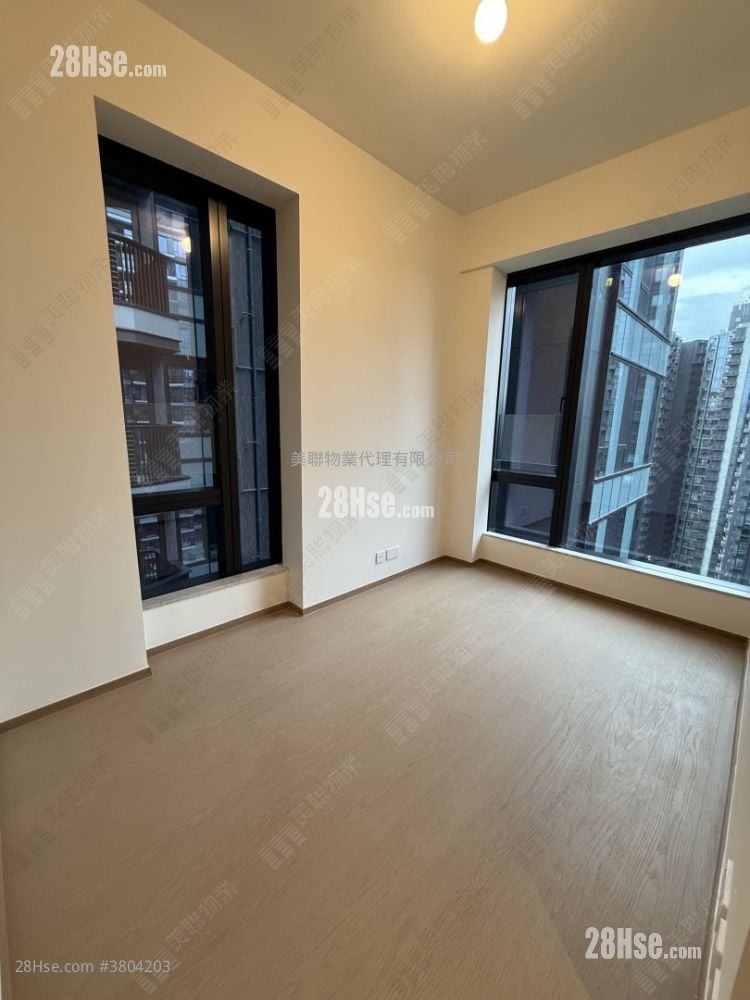 Onmantin Rental 3 Bedrooms , 2 Bathrooms 899 ft²