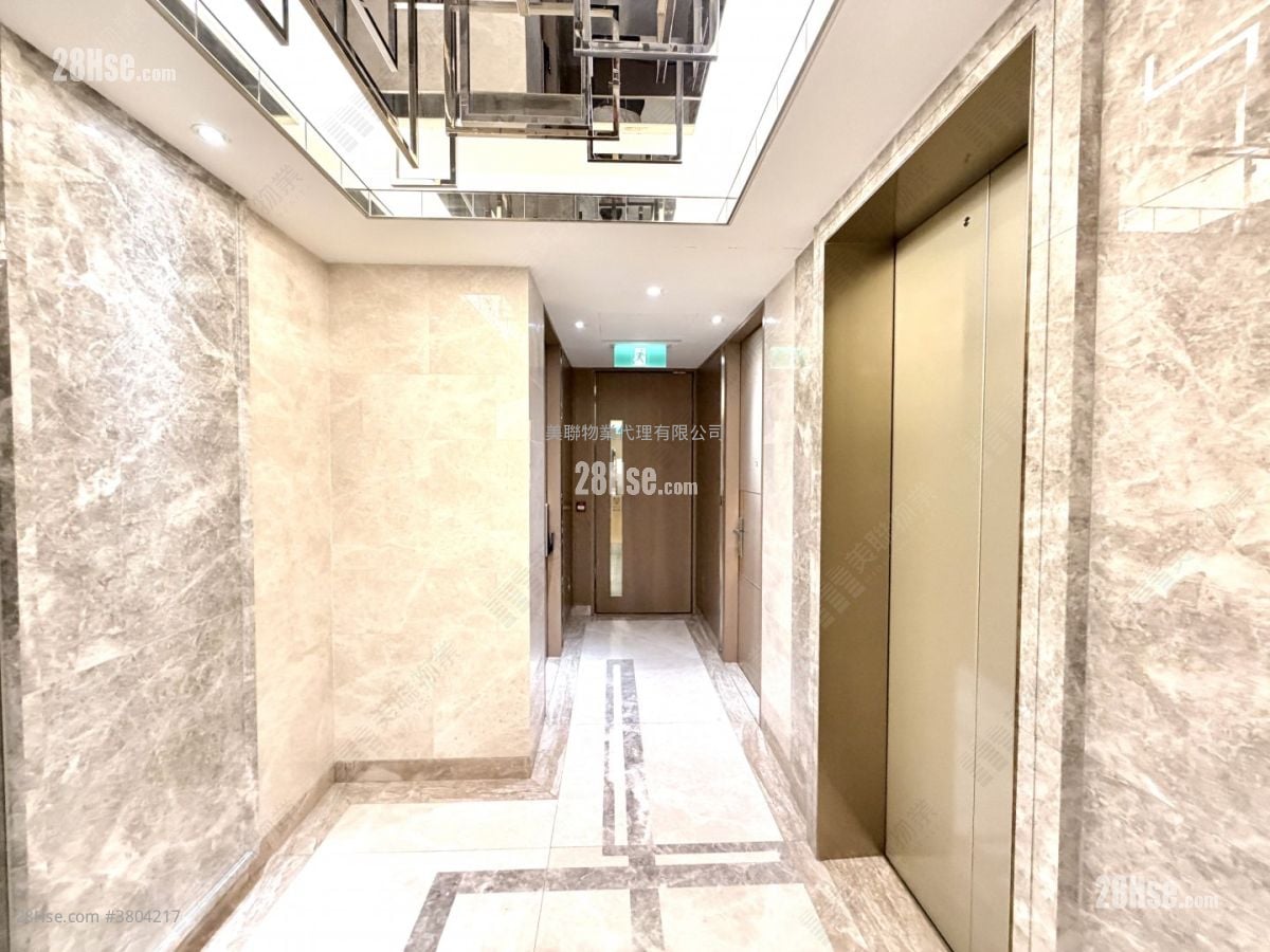 One Homantin Sell 2 Bedrooms , 1 Bathroom 493 ft²