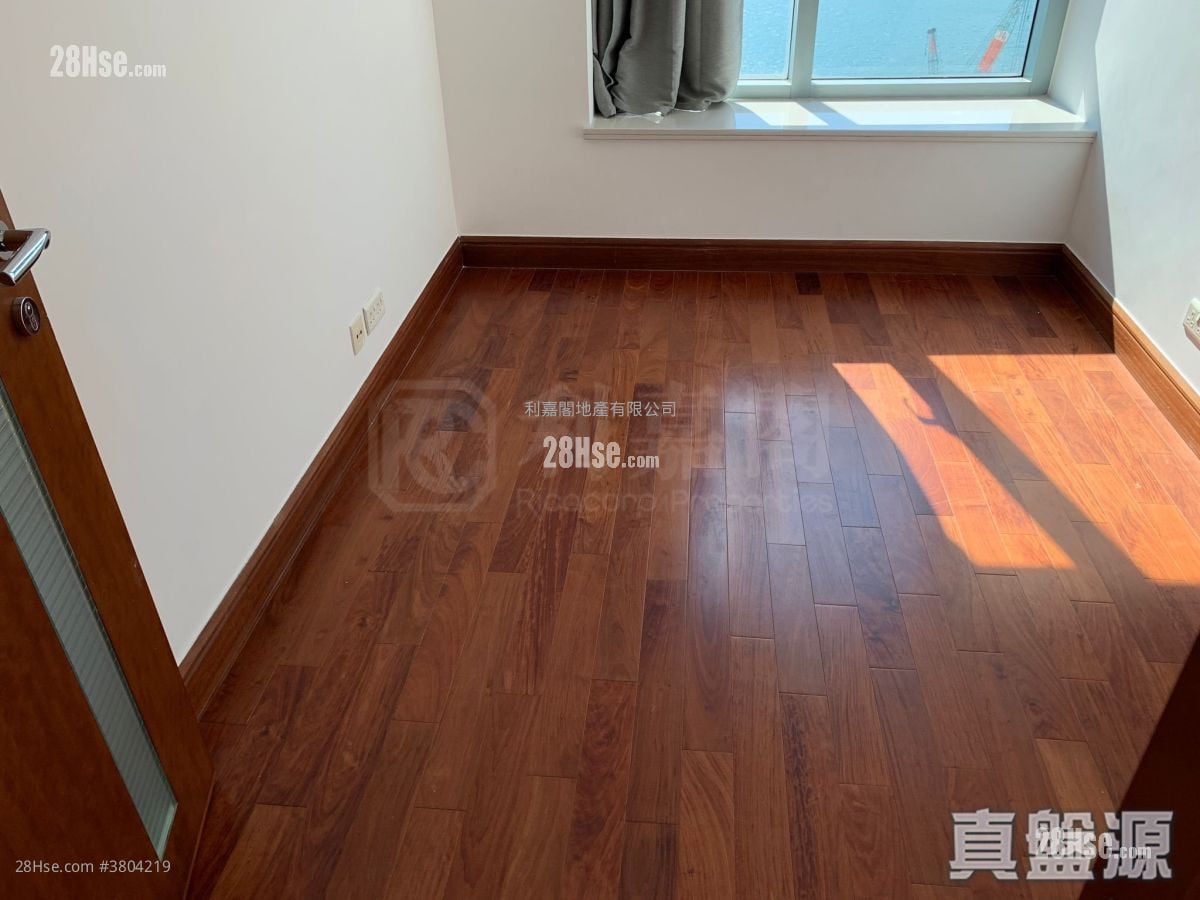 The Harbourside Sell 3 Bedrooms , 2 Bathrooms 1,049 ft²